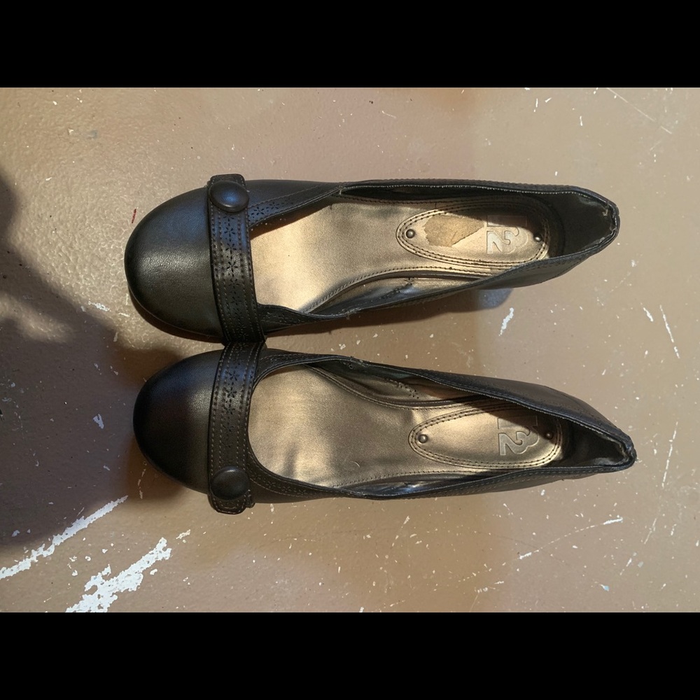 Size 8 brown wedges